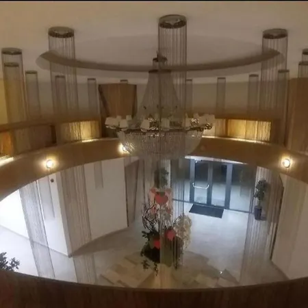 Teo Rin Grand * Bukarest