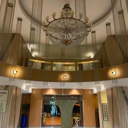 Teo Rin Grand Бухарест